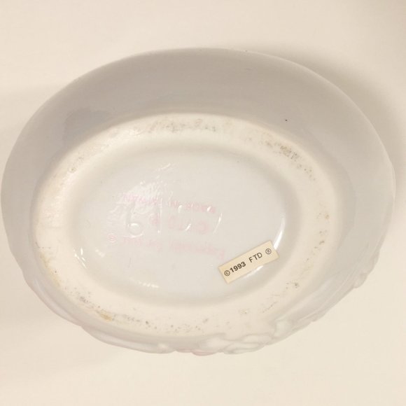 Vintage FTD 1993 Embossed Mother Child Hands White Pink Ceramic Planter Vase - Picture 4 of 8